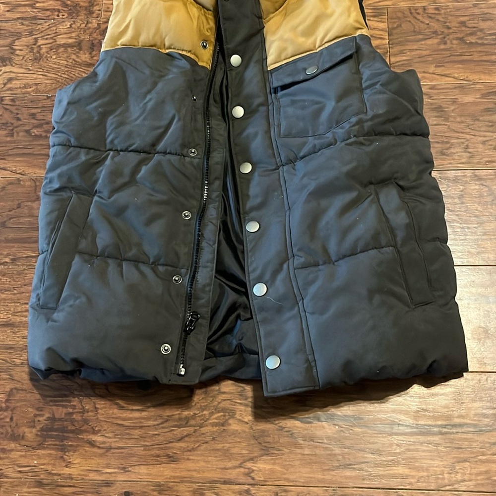 Old Navy Black and Tan Quilted Vest Insulated Outdoor Layer